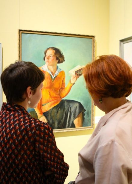 Экскурсия по выставке «Дорогие товарищи женщины! Образы советской эпохи»