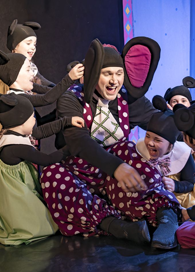 Слоненок пошел учиться