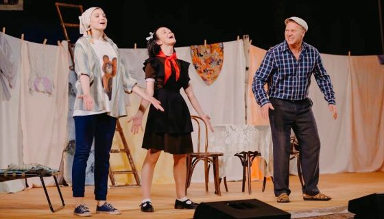 Спектакль «Любовь и голуби»