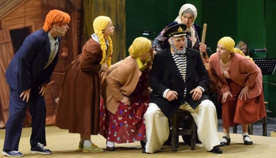 Спектакль «Любовь и голуби»