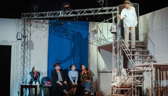 Спектакль «Любовь и голуби»